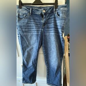 NWT Women's Maurices mid-rise Blue Jeans. Size 16w